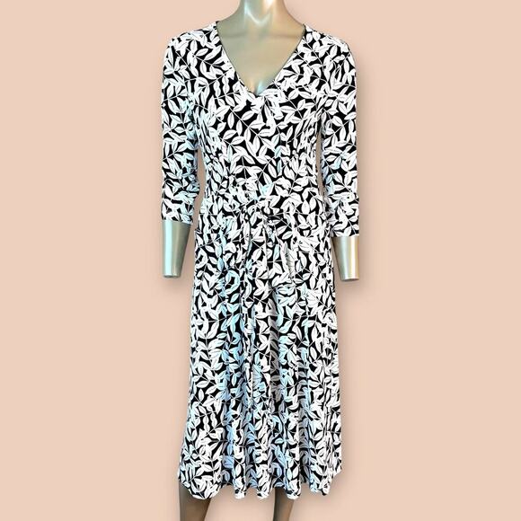 Leota Dresses & Skirts - Leota 3/4 Sleeve V Neck Midi Dress Jersey Stretch Women S Black & White Printed